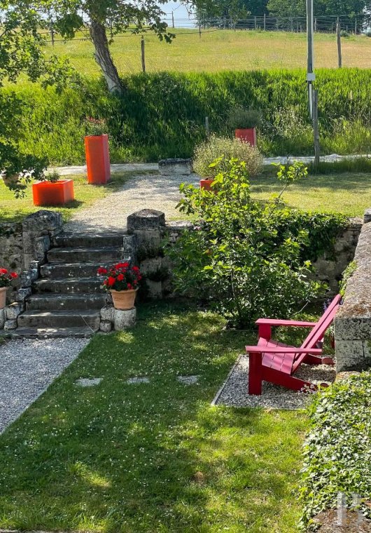 An estate dedicated to breeding Arabian thoroughbred horses near to Brantôme in the Dordogne - photo  n°3